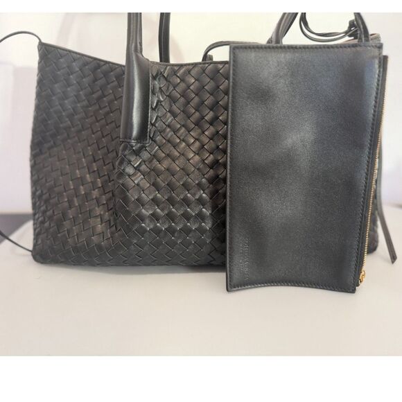 Bottega Veneta Pinacoteca Medium Tote in Black with Brown Fondant Suede Lining - Picture 2 of 9